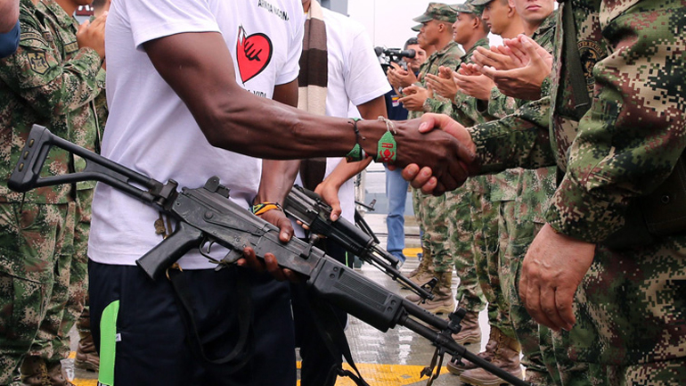 Κολομβία: Η κυβέρνηση θα καθυστερήσει τις διαπραγματεύσεις με τον Στρατό Εθνικής Απελευθέρωσης