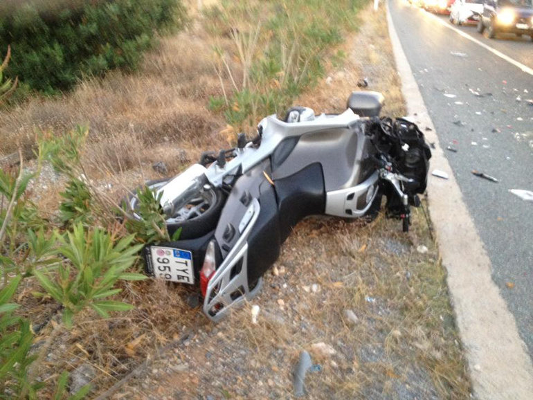 Η μοτοσικλέτα με την οποία είχε το ατύχημα ο άτυχος-τυχερός... αναβάτης Ευτύχης Σαρτζετάκης