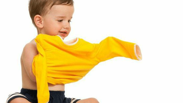 Πώς θα μάθει το παιδί μου να ντύνεται μόνο του;