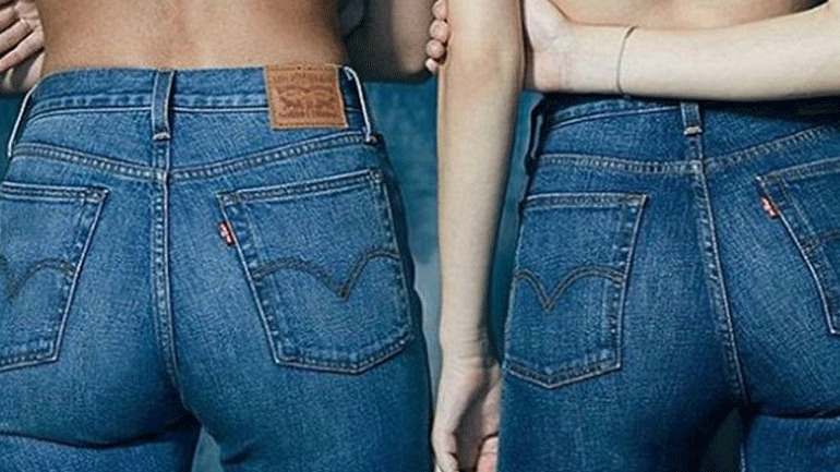 Αυτό είναι το κόλπο για να μη «μαζεύουν» τα τζιν στο πλύσιμο