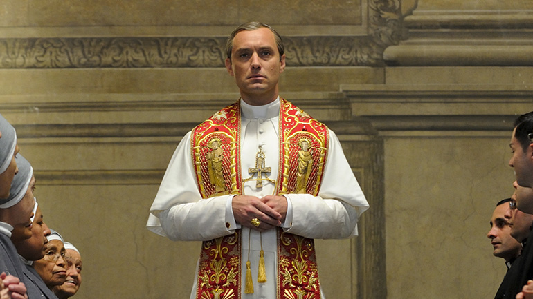 Ο Τζουντ Λο ως The Young Pope έρχεται στον ΟΤΕ ΤV