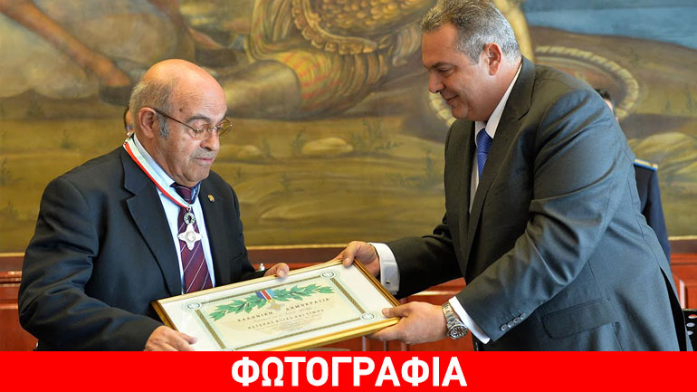 O Πάνος Καμμένος τίμησε τον δημοσιογράφο Αντώνη Πυλιαρό