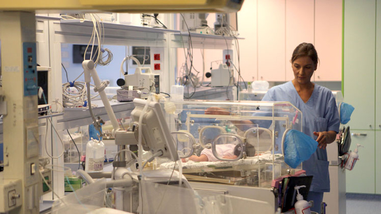 Δωρεά έξι θερμοκοιτίδων στο Πανεπιστήμιο της Θεσσαλονίκης από τη βελγική ιατρική κοινότητα