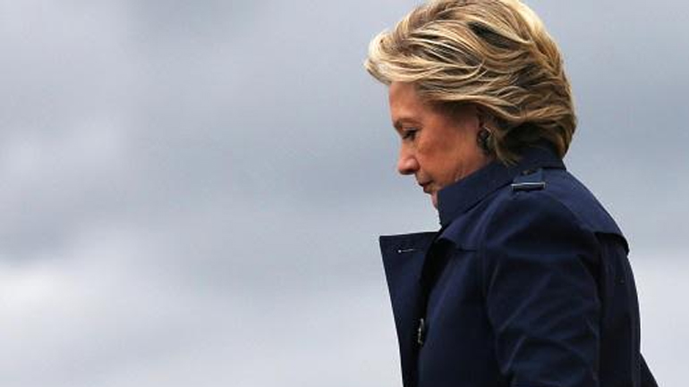 Τα email που απειλούν να αφήσουν εκτός Λευκού Οίκου την Κλίντον βρέθηκαν σε λάπτοπ γερουσιαστή που έκανε sexting με ανήλικη!