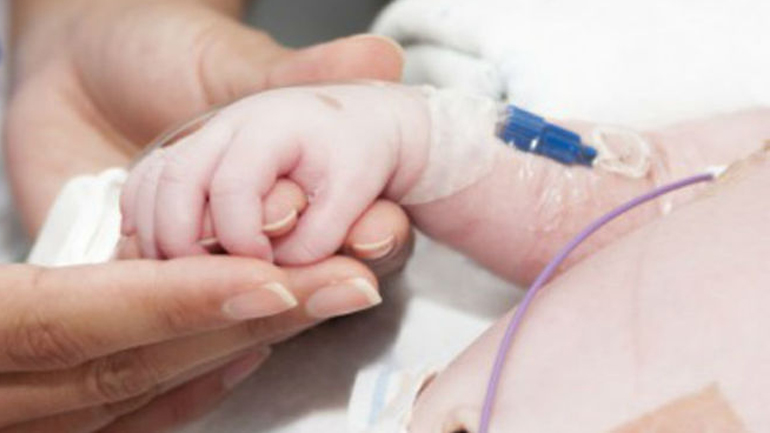 Αερομεταφορά βρέφους από τη Γαλλία στην Κρήτη