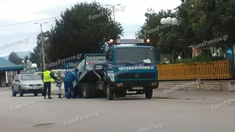 Πρέβεζα: Τα αυτοκίνητα έκαναν… φτερά λόγω παρέλασης