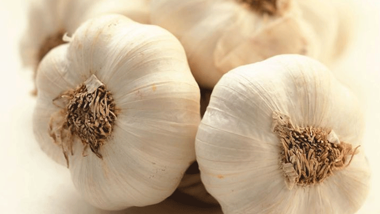 Τέσσερις χρήσεις του σκόρδου που δεν γνωρίζατε έως σήμερα