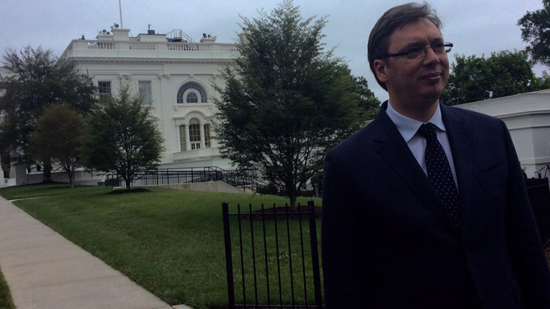 Τώρα: Εκκενώνεται η οικία του πρωθυπουργού της Σερβίας Βούτσιτς