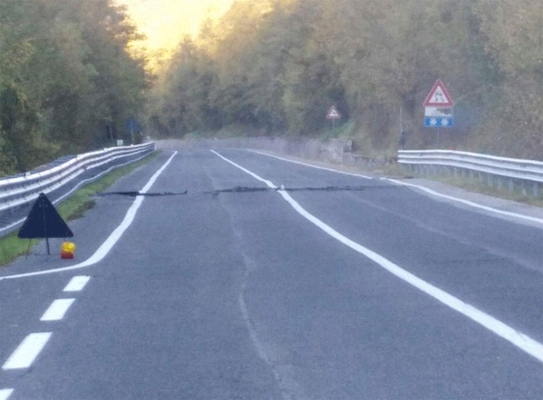 Άνοιξε η γη στην κοινότητα Ακούμολι