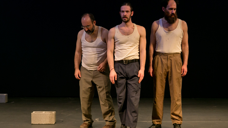 «Κατεβαίνει ο Καμουζάς στους Φούρνους» της Μαριλένας Παπαϊωάννου στο θέατρο Άβατον