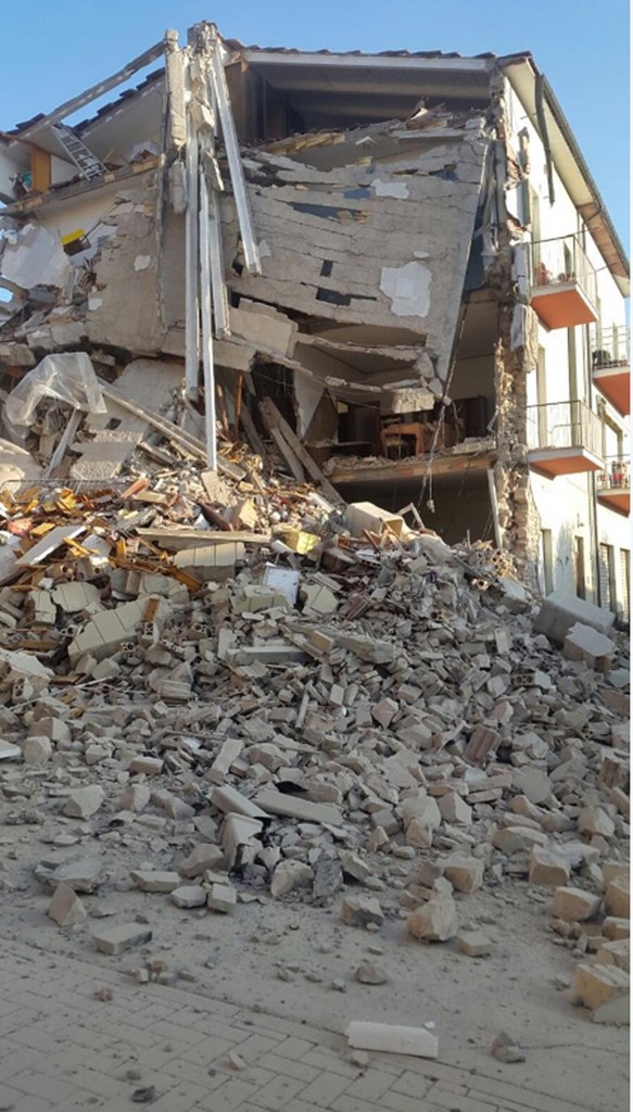Κατεστραμμένο κτήριο στην πόλη Τολεντίνο
