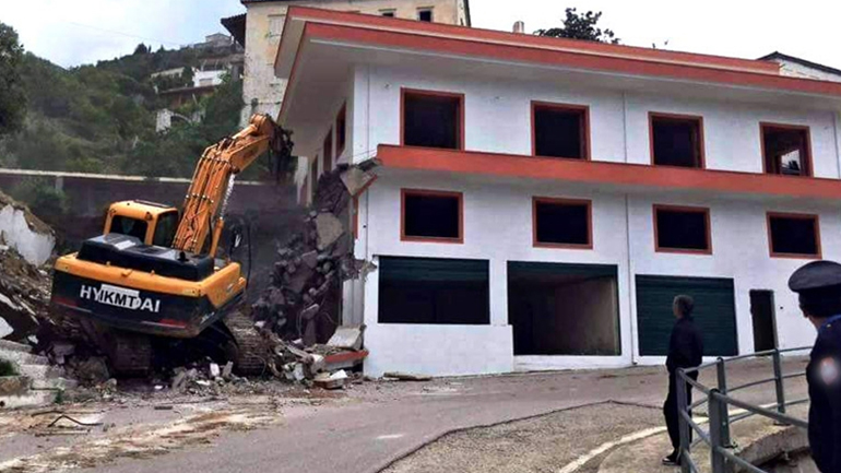 Εξοστρακίζουν Ομογενείς της Χειμάρρας