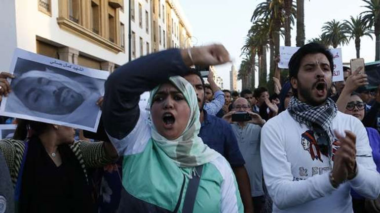 Μαρόκο: Οργή και διαδηλώσεις μετά τον τραγικό θάνατο ενός ιχθυοπώλη