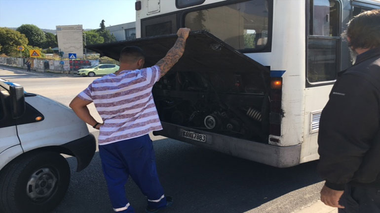 Θεσσαλονίκη: Ελαφρά τραυματίες σε σύγκρουση λεωφορείου με ΙΧ