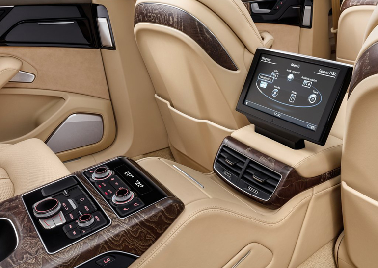 Ένα αυτοκίνητο της συγκεκριμένης κατηγορίας πρέπει να προσφέρει απίστευτες ανέσεις...