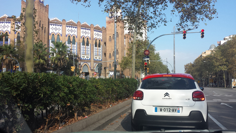 Περιμένοντας στο... φανάρι!