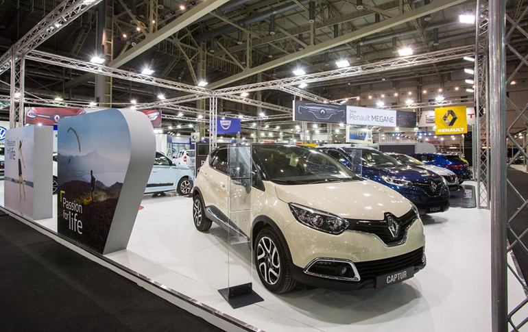 Renault Caprur (αριστερά) και Kadjar...