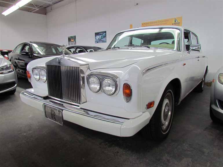 Με μία τέτοια Rolls Royce κυκλοφορούσε πριν από 30 περίπου χρόνια...