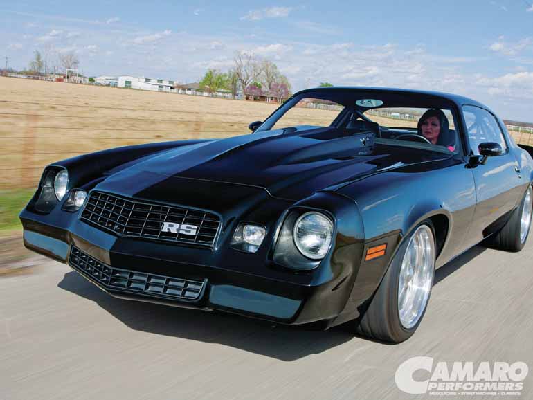 Από τα χέρια του πέρασε και η Chevrolet Camaro η οποία του... κόπηκε στη μέση!   