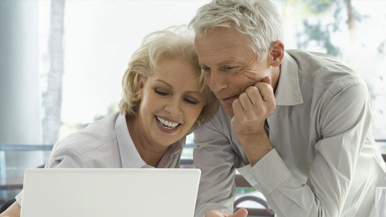 Μεγαλύτεροι και σοφότεροι; Οι online συνήθειες των ατόμων άνω των 55 ετών