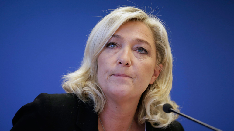 Επιστροφή 340.000 ευρώ ζητεί από τη Λεπέν η Ε.Ε.