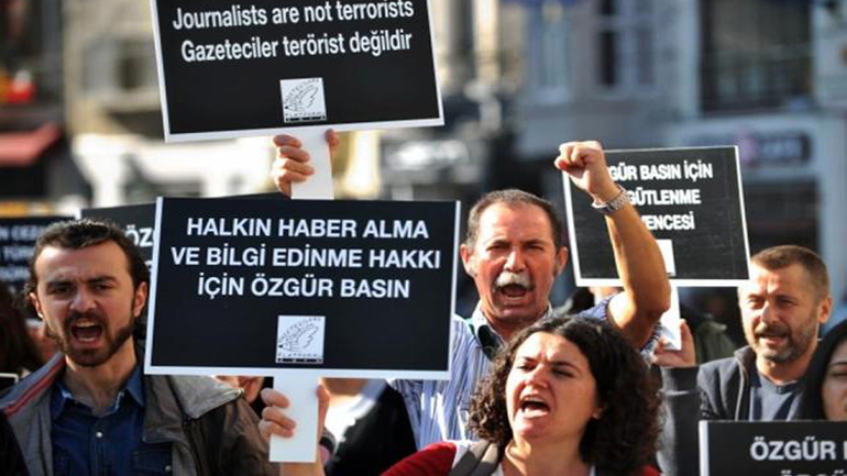 Handelsblatt: Η Τουρκία κινείται όλο και γρηγορότερα προς μια δικτατορία