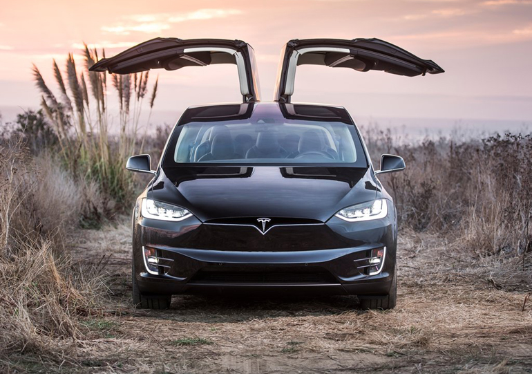 Απίστευτο άνοιγμα των πίσω θυρών...