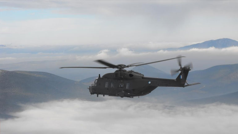 Αεροδιακομιδή δύο ασθενών με ελικόπτερο της Αεροπορίας Στρατού