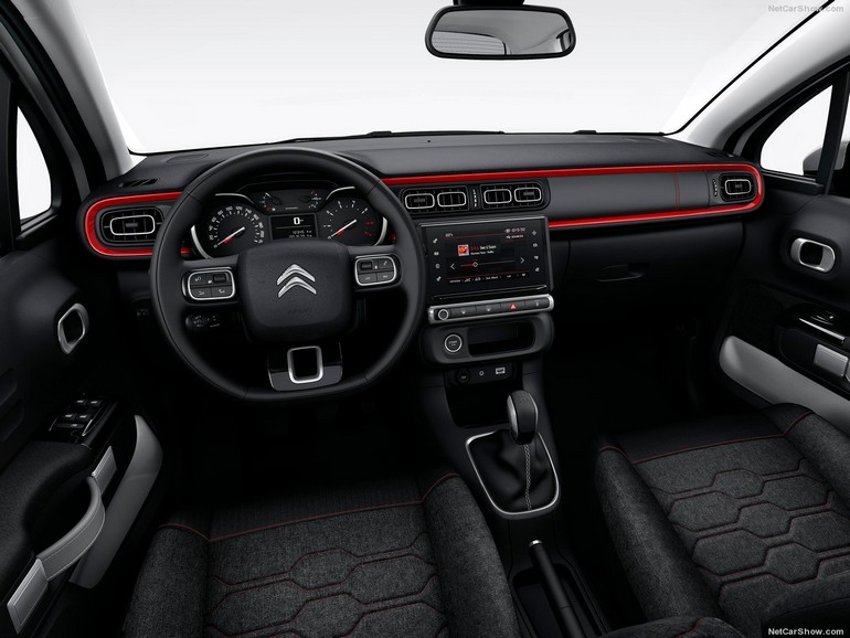 Δανείζεται όλα τα στοιχεία απλότητας και μοντερνισμού της τέχνης του μινιμαλισμού 