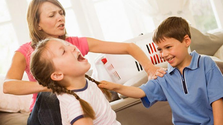 Οι πιο συνηθισμένοι λόγοι για τους οποίους τσακώνονται τα αδέλφια