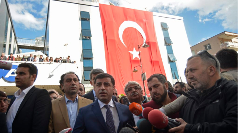 Γαλλία: Ανησυχία για τις συλλήψεις βουλευτών στην Τουρκία