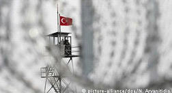 Ο Μεβλούτ Τσαβούσογλου απειλεί να καταγγείλει τη συμφωνία για το προσφυγικό εάν δεν αρθούν οι θεωρήσεις για τούρκους πολίτες