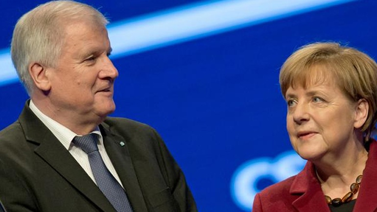 Γερμανία: Η συντηρητική παράταξη παραμένει διχασμένη για το ζήτημα των προσφύγων