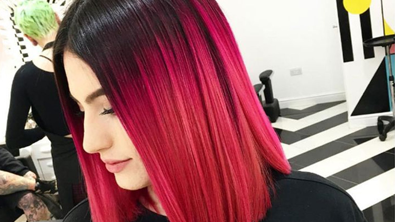 Κόκκινο όμπρε: το χειμωνιάτικο hair trend που κάψει καρδιές