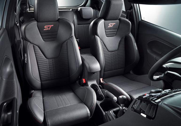 Εμπρός ημιδερμάτινα καθίσματα Recaro...