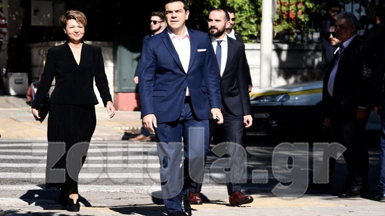 Τσίπρας, Γεροβασίλη, Τζανακόπουλος προσέρχονται στο προεδρικό