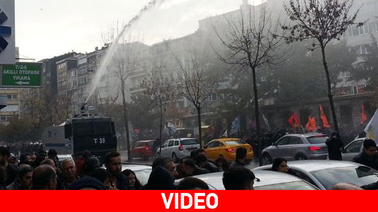 Η τουρκική αστυνομία διέλυσε διαδήλωση υπέρ της Τζουμχουριέτ