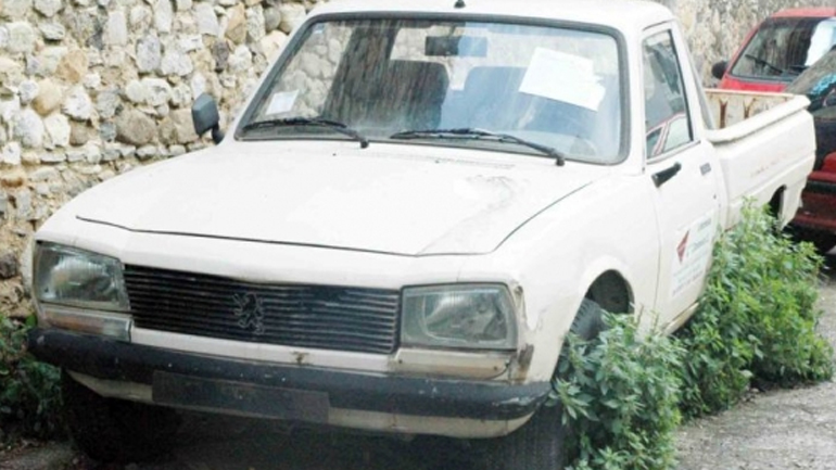 Ηράκλειο: “Σαφάρι” από ΕΛ.ΑΣ. και Δημοτική Αστυνομία για τα εγκαταλελειμμένα αυτοκίνητα