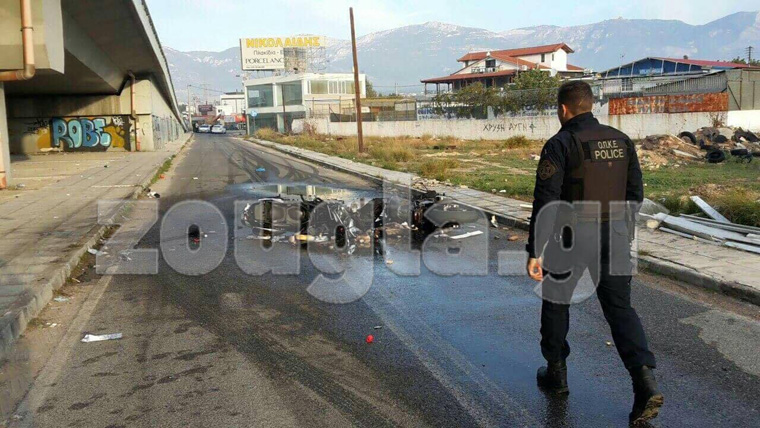 Καμμένες μηχανές στο οδόστρωμα