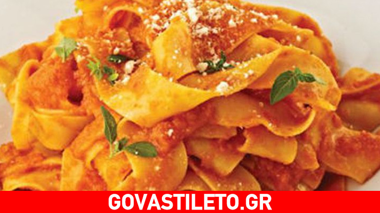 Παπαρδέλες με ντομάτα και σαφράν