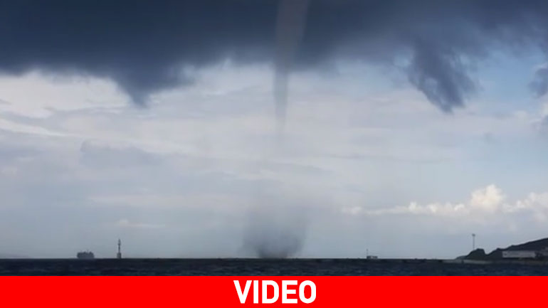 Μοναδικό θέαμα: Υδροστρόβιλος στη Τήνο!