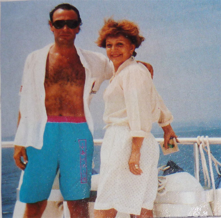 Η Ρένα Βλαχοπούλου με τον Νίκο Αγγλούπα (Φωτογραφία από το περιοδικό Γυναίκα)