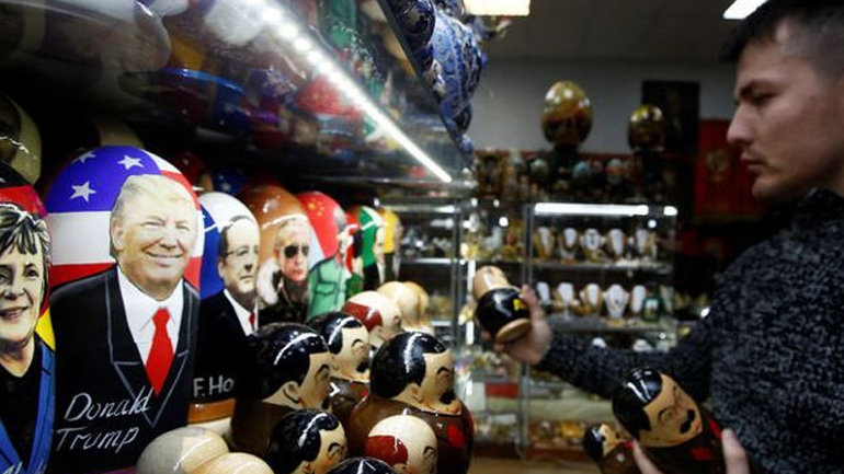 Ρωσία: Αγοράζουν μπαμπούσκες με τη μορφή του… Τραμπ
