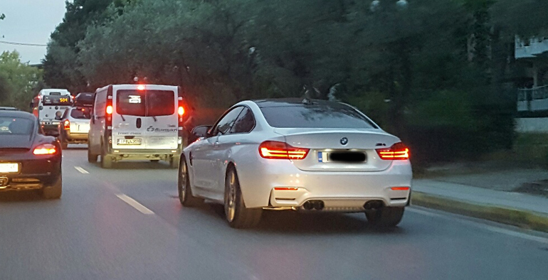 BMW M4... Ξέρει τι να οδηγεί ο πρόεδρος!