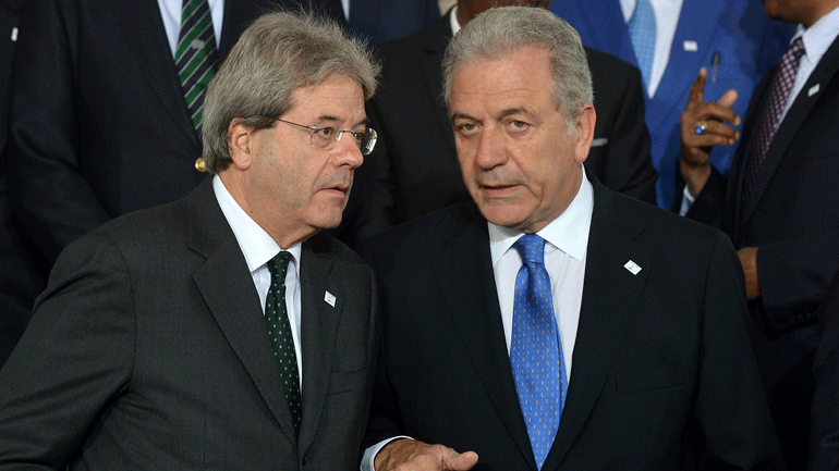 Αβραμόπουλος-Τζεντιλόνι: «Πρέπει να βοηθήσουμε την Αφρική για να βοηθήσουμε την Ευρώπη» Αβραμόπουλος-Τζεντιλόνι: «Πρέπει να βοηθήσουμε την Αφρική για να βοηθήσουμε την Ευρώπη»