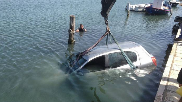 Νεκρός 67χρονος που έπεσε με το αυτοκίνητό του στο λιμάνι του Πειραιά