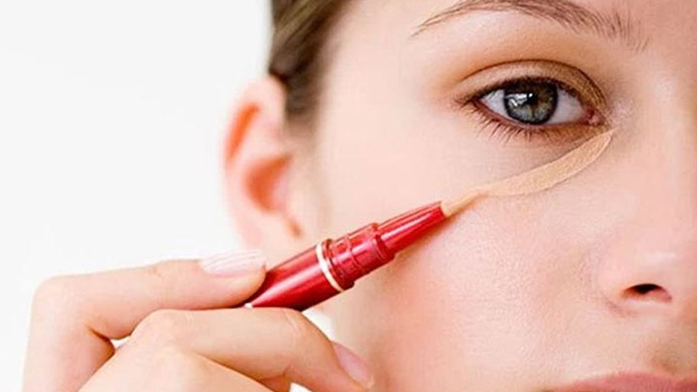 Oι makeup artists αποκαλύπτουν το μυστικό για να βάζετε σωστά το concealer