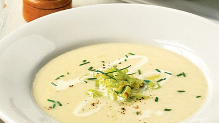 Απολαυστική βελουτέ σούπα με πατάτα, καρότο και πράσο