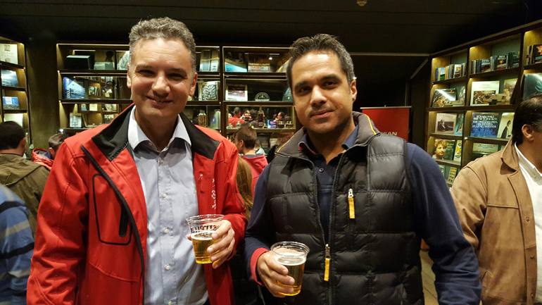 Ο διευθυντής δημοσίων σχέσεων Γιάννης Μεθενίτης (αριστερά) με τον Δημήτρη Γράτσο...