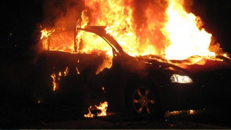 Οδηγός κάηκε ζωντανός στο ΙΧ του